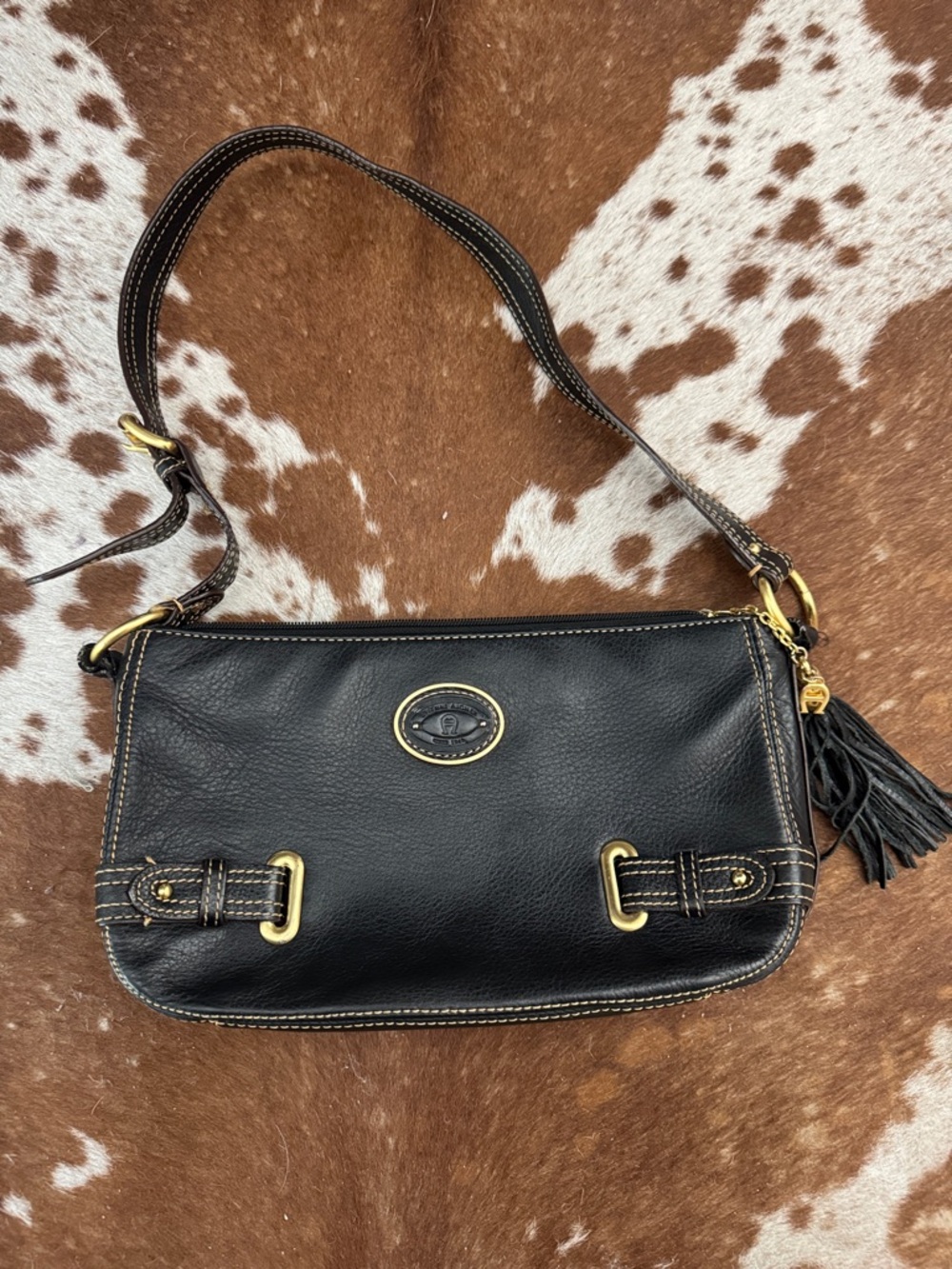 ✨ETIENNE AGNER✨ Black Leather Shoulder Bag with Gold Hardware and Tassel.